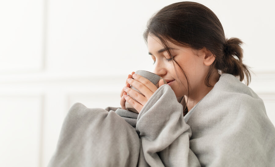 喉を温めて休ませる